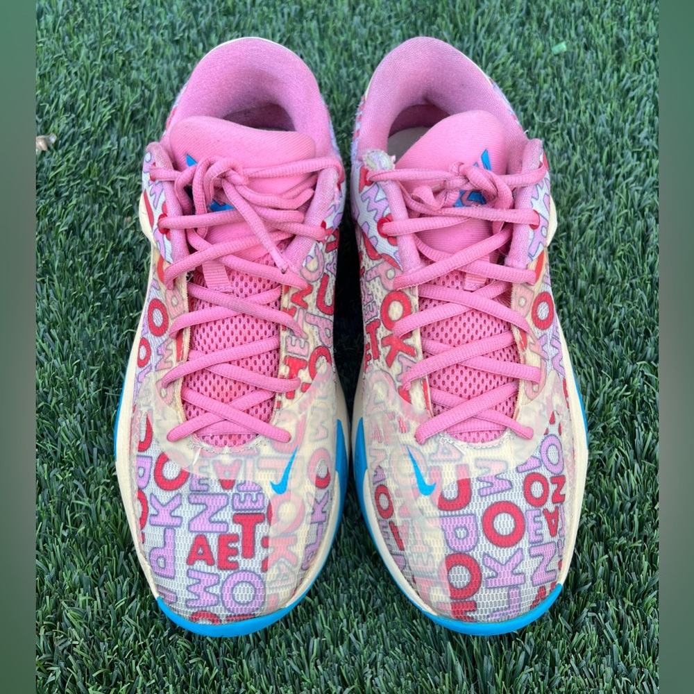 Nike Zoom Freak‎ 4 Letter
Bros men's size 8 Nike.....
